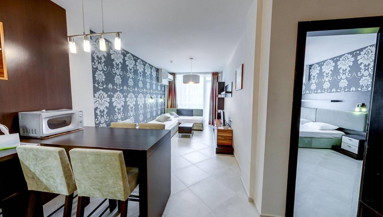 Apartment with Park View