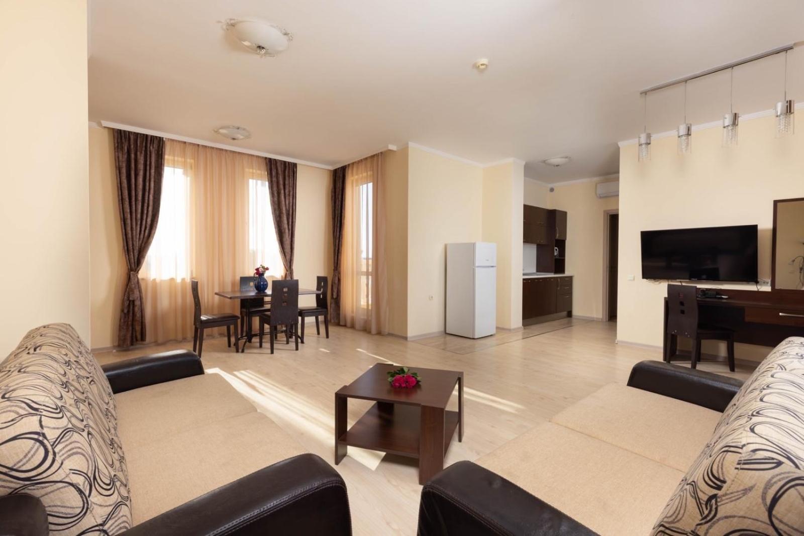 Deluxe Two-Bedroom Suite,1541172418:JPEG