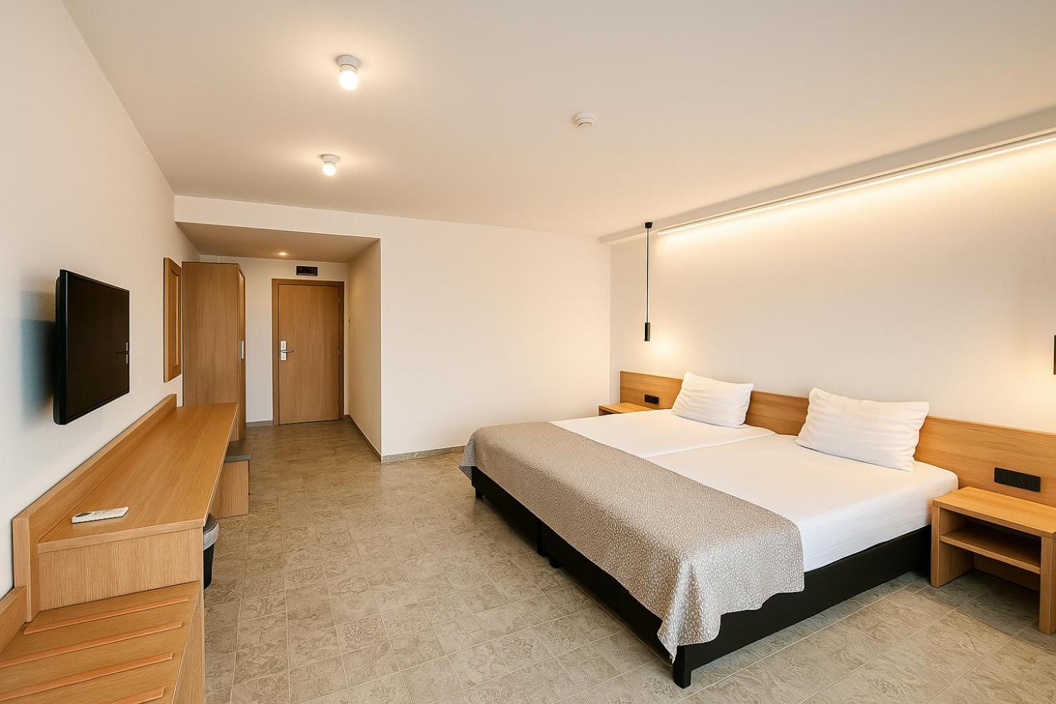 Double or Twin Room Disability Access,1659460517:JPEG