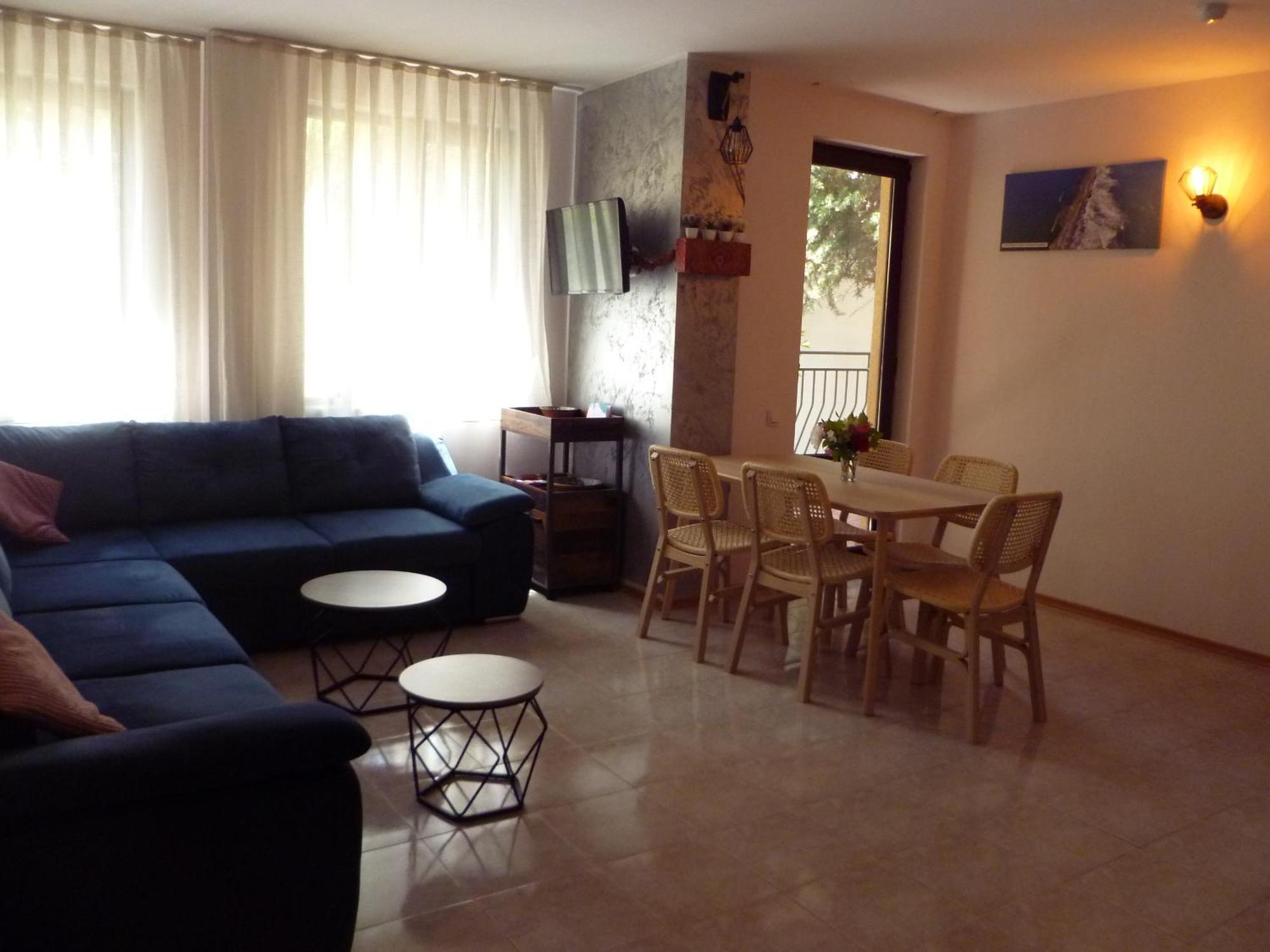 Two-Bedroom Deluxe Apartment with Garden View