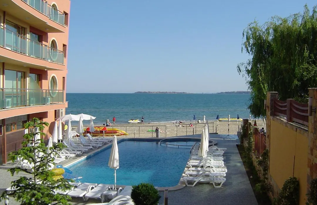 Sunny Bay Aparthotel-1