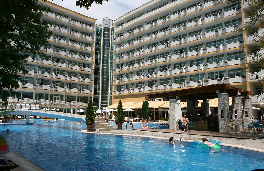 Grand Hotel Oasis-1