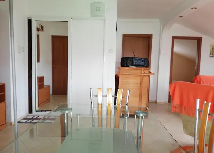 Apartments Bravo 1-Vichevi